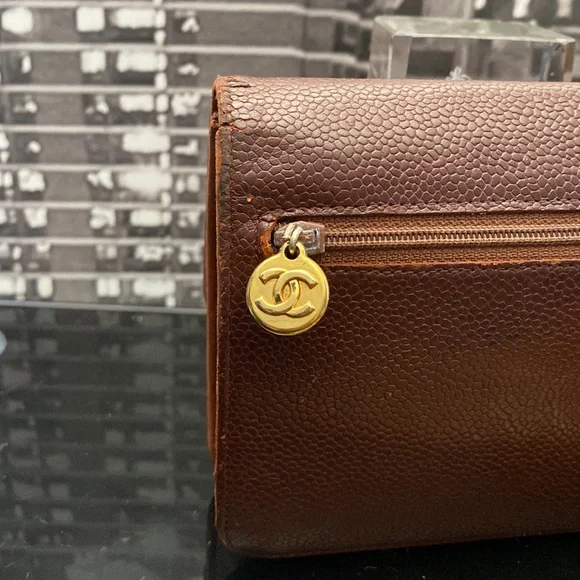 SOLDAuthentic CHANEL CC Logo Caviar Leather Purse Wallet - Picture 8 of 17
